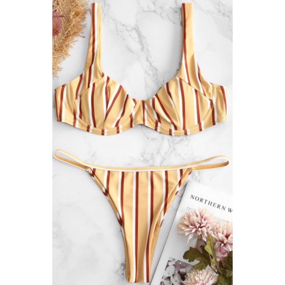 Cheeky striped underwire bikini